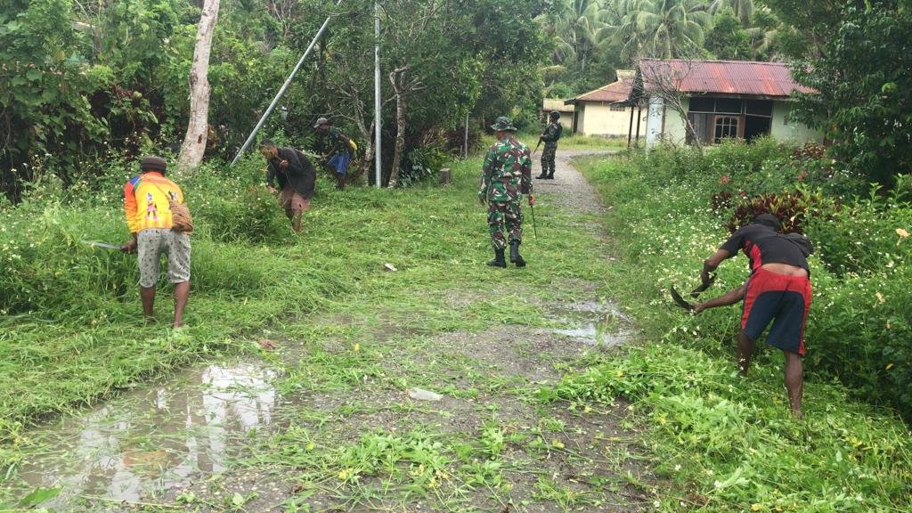 Prajurit Yonif 126/KC Satgas Adakan Karya Bakti di Perbatasan