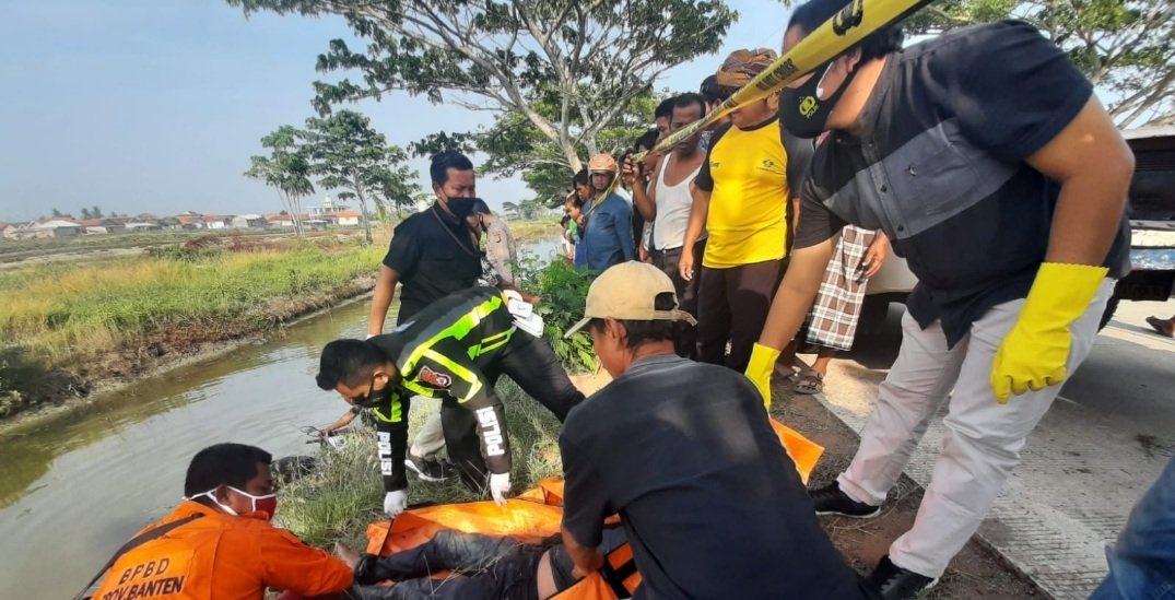Respons Cepat Polres Serang Kota Evakuasi Korban Kecelakaan