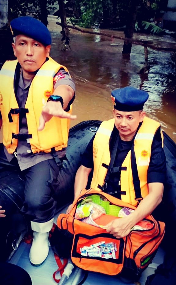 Kabidkesjas Korbrimob Polri Selamatkan Bayi Dua Minggu