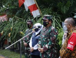 Panglima TNI Tinjau Pelaksanaan PPKM Mikro di Surabaya