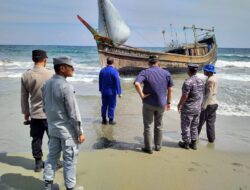 Bakamla RI Evakuasi Imigran Ilegal Rohingya