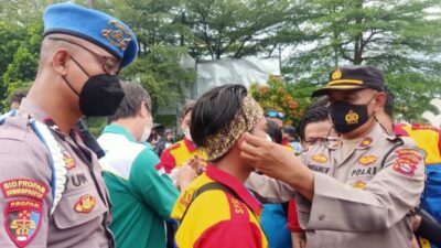 Aksi Unras ASPSB di Tengah Pandemi, Polres Serang Kota Bagikan Masker