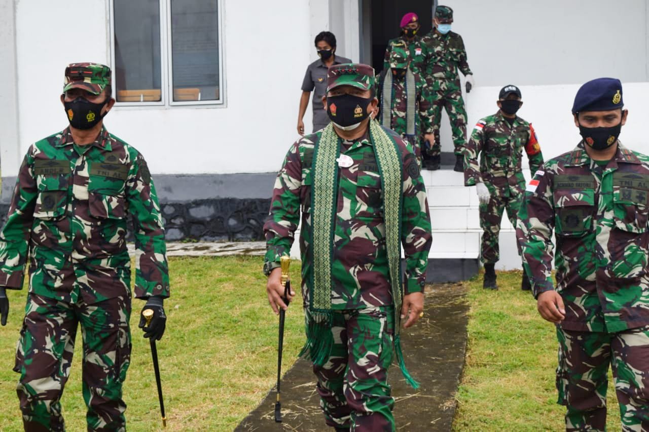 Kunjungi Temajuk, Pangkogabwilhan I: Prajurit Jadi Contoh Disiplin Masyarakat