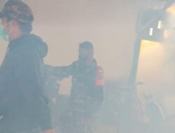 Babinsa Koramil 1710-02/Timika Fogging DBD Bersama Dinas Kesehatan