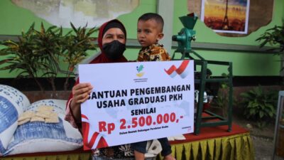 Mensos Tri Rismaharini Kunjungi Desa Tetebatu dalam Kunjungan Kerja