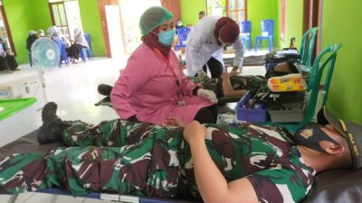 Satgas Pamtas Yonif 131/Brs di Pos Koya Koso Donor Darah untuk PMI Jayapura