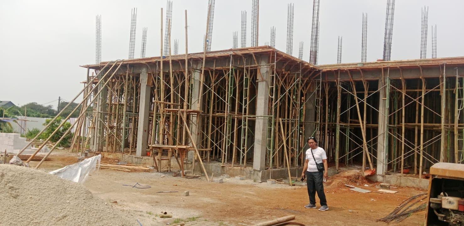 Kontraktor dan Konsultan Pengawasan Absen, Proyek Gedung Sarpras Pasar Kemis Diduga Tak Optimal