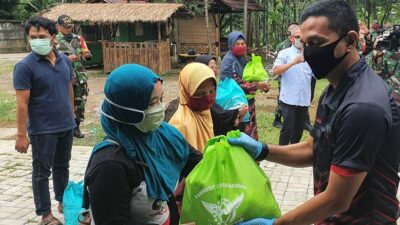 Perwira TNI Lulusan Akmil 2020 Turun ke Lapangan Bantu Warga