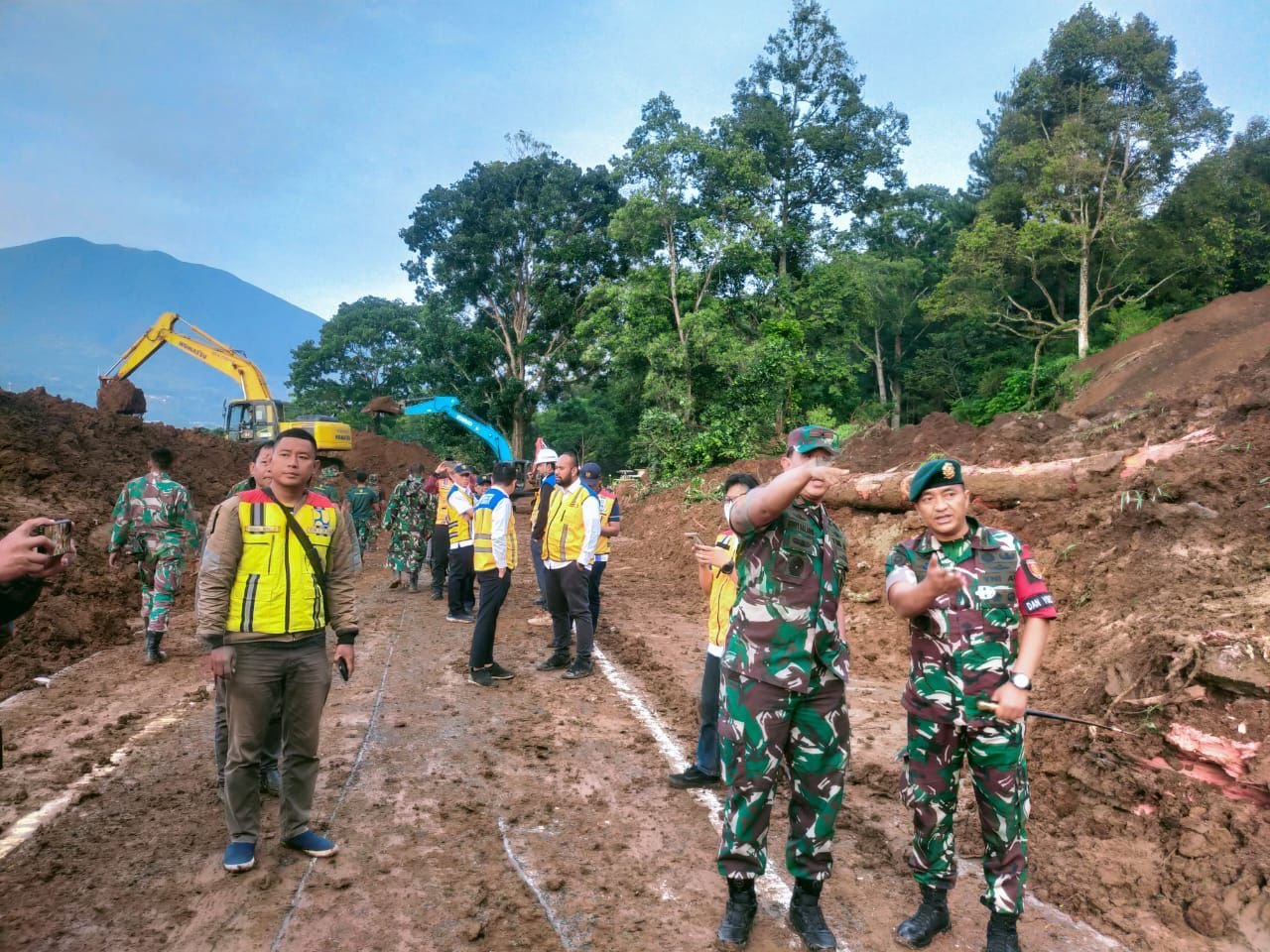 Ratusan Prajurit Zeni AD Dikerahkan ke Cianjur Pasca Gempa