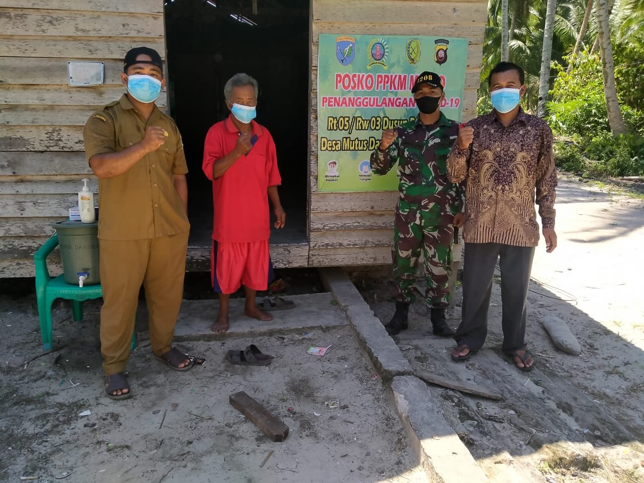 Babinsa Koramil 1208-04/Jawai Cek Posko PPKM