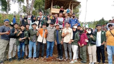 Kadis Pertanian Lebak Kunjungi Penanaman Sorghum di Desa Wanasari