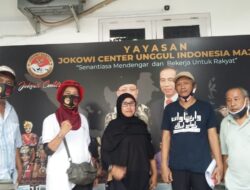 Ketum Yayasan JCUIM Bagikan 50 Paket Sembako untuk Sekber Wartawan Depok