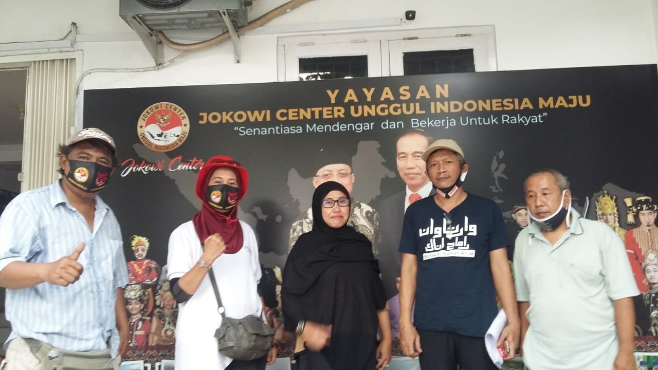 Ketum Yayasan JCUIM Bagikan 50 Paket Sembako untuk Sekber Wartawan Depok