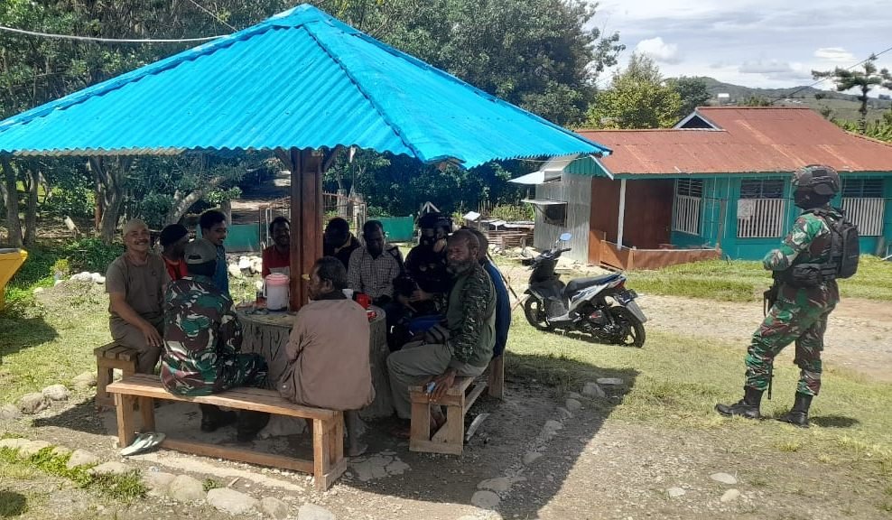 Komsos dengan Tokoh dan Masyarakat, Satgas Yonif RK 751 VJS Jadi Pamong Pembangunan