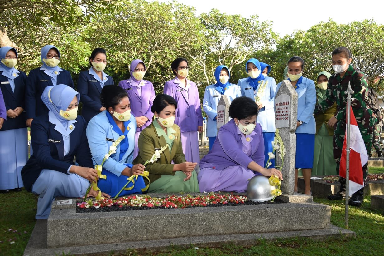 Jelang HUT ke-57, Ketum Dharma Pertiwi Ziarah ke TMPNU Kalibata