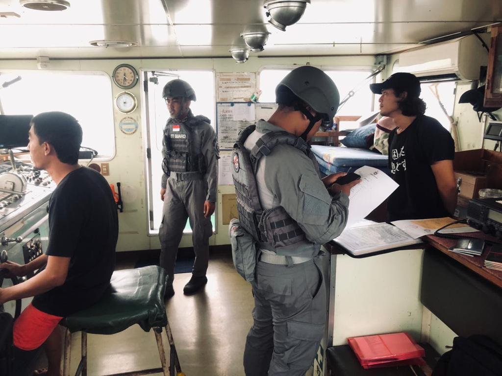 Bakamla Tangkap Kapal Tanker 90 Ton BBM Ilegal di Perairan Sekuang Batam