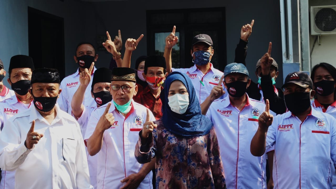 Calon Wawali Nomor 01 Gunting Pita Jalan Swadaya 8 Tanah Baru