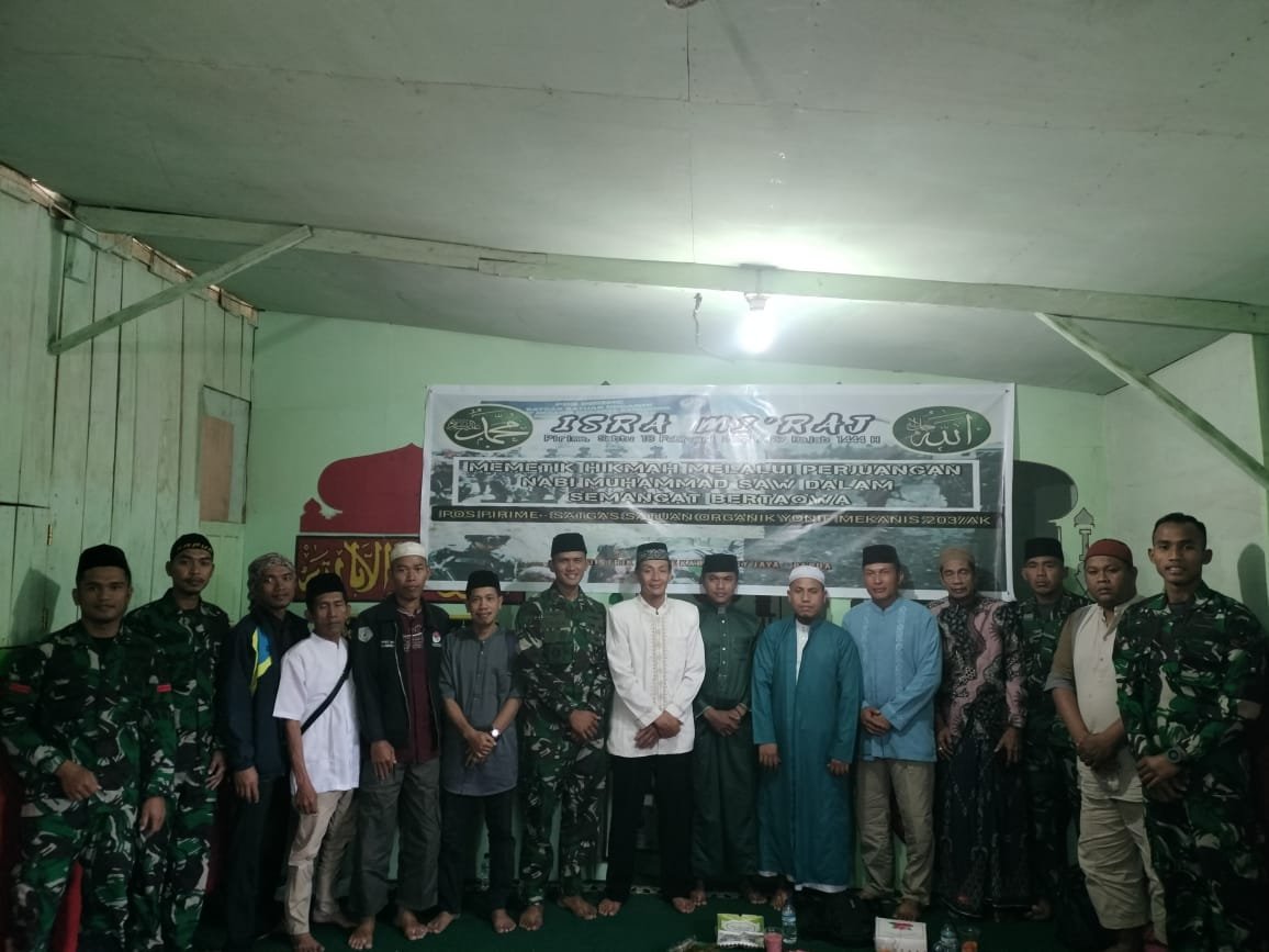 Yonif Mekanis 203/AK dan Warga Pegunungan Tengah Rayakan Isra Mi'raj Bersama