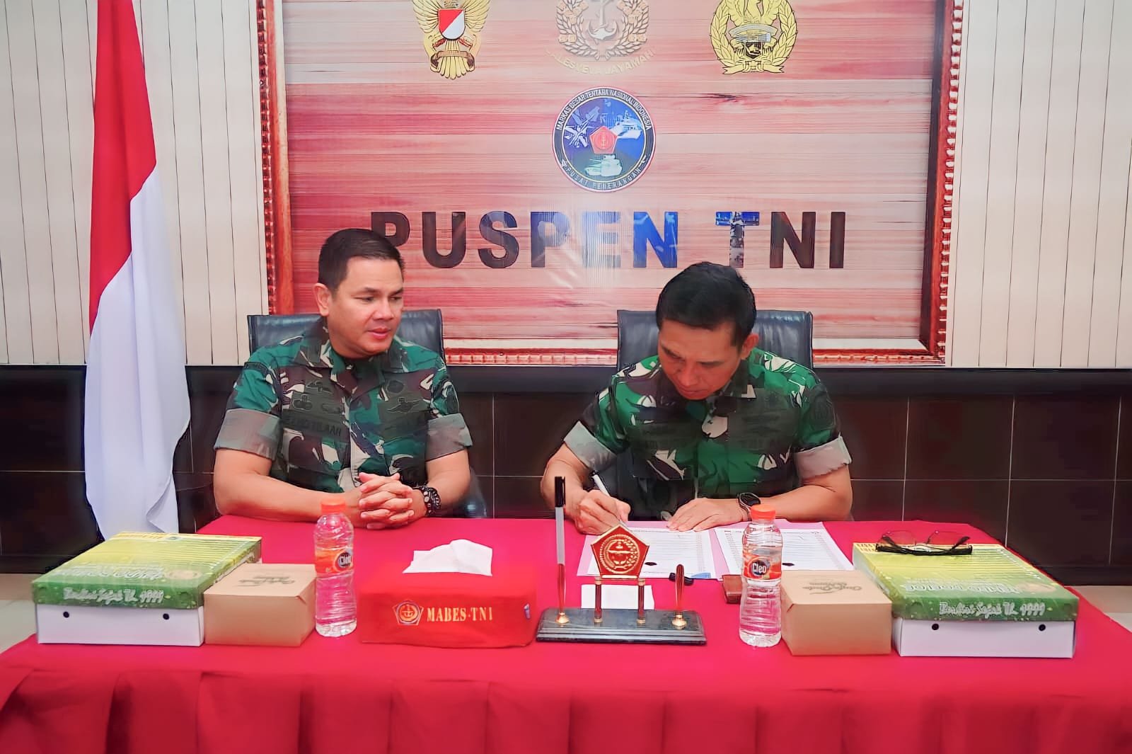 Kapuspen TNI Serahkan Jabatan ke Wakapuspen TNI