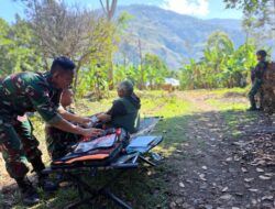 Warga Sambut Hangat Satgas Pamtas RI-PNG Yonif Raider 142/KJ