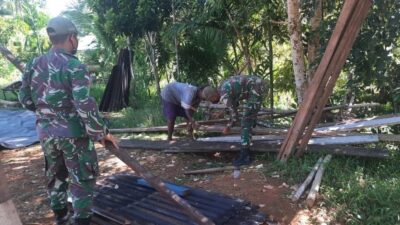 Satgas Pamtas Yonif Mekanis 516/CY Renovasi Rumah Warga Saferia