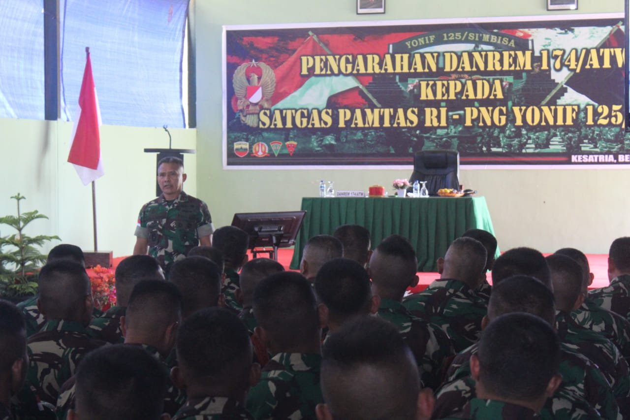 Danrem 174/ATW Kunjungi Personel Satgas Yonif 125/Simbisa dan Beri Pembekalan