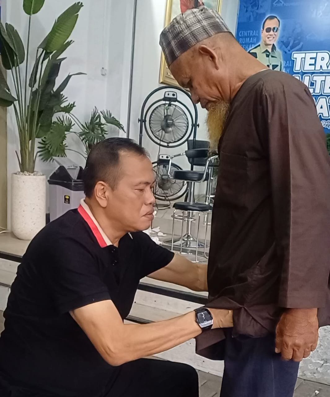 Sembuh dari Syaraf Kejepit, Kakek Misnan Riau Berkat Terapi Yuli Hendro Priyono