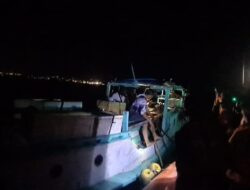 Bakamla Kupang Selamatkan Korban Kecelakaan Kapal Ikan Bocor