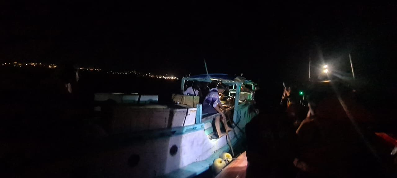 Bakamla Kupang Selamatkan Korban Kecelakaan Kapal Ikan Bocor