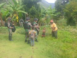 Satgas Kodim Yalimo Yonif RK 751 VJS Lakukan Komsos dan Pengobatan Warga