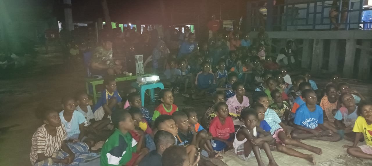 Satgas TMMD Reg 114 Kodim 1710/Mimika Hibur Warga Kokonao Lagi