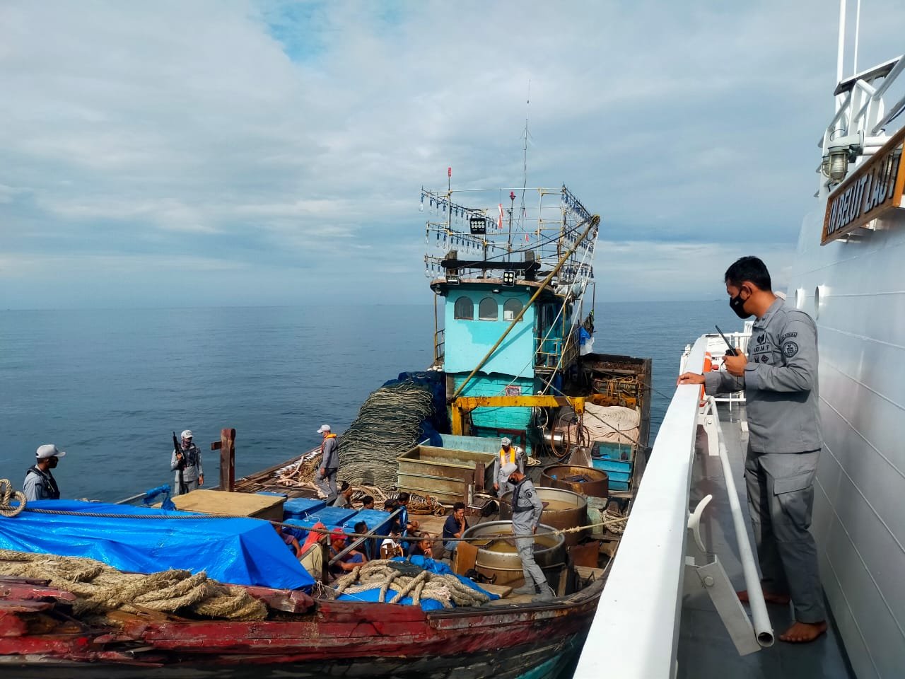 KN Belut Laut-406 Bakamla RI Tangkap Kapal Ikan Langgar Aturan di Belawan