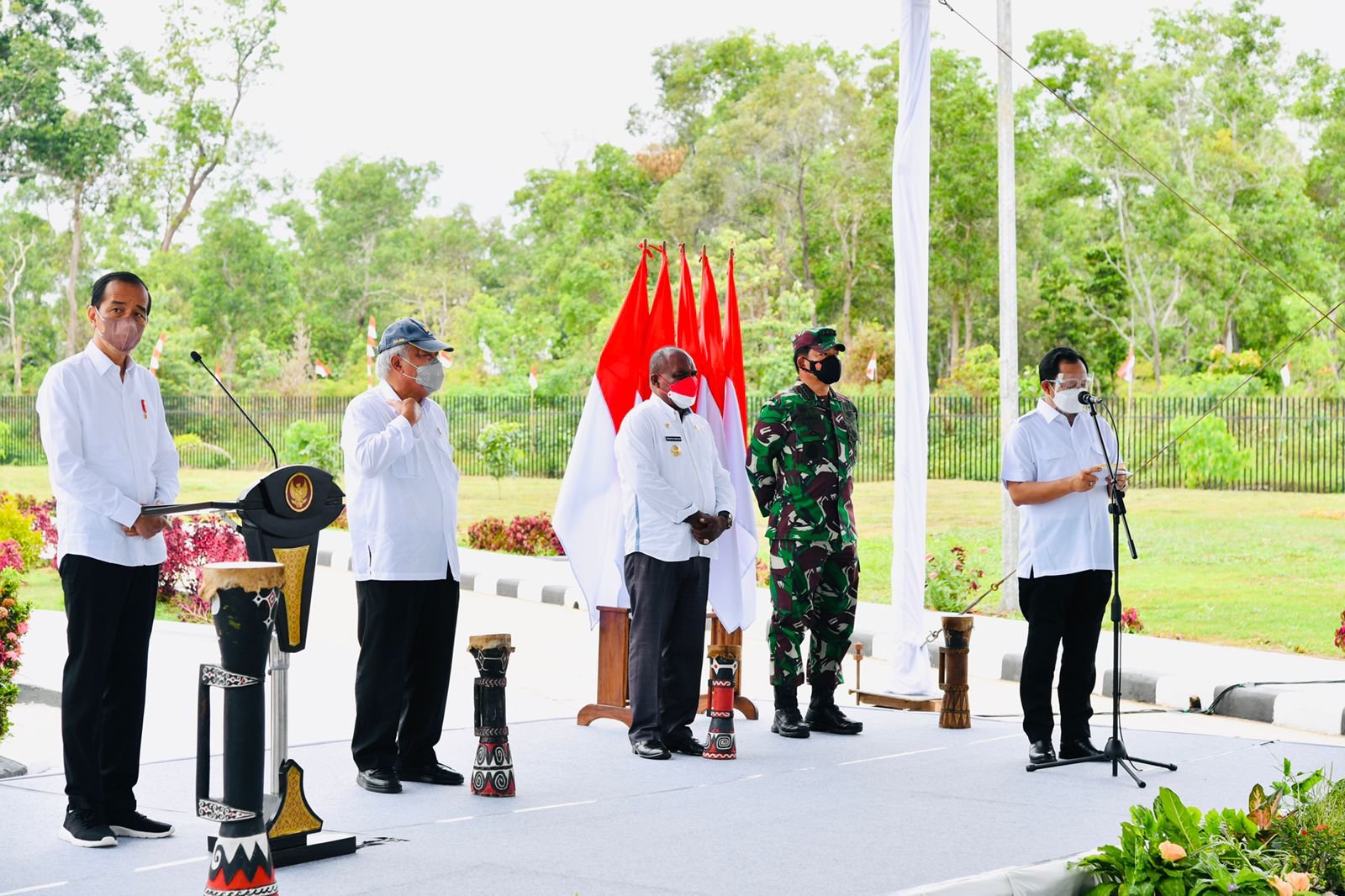 Panglima TNI Dampingi Presiden Resmikan PLBN Sota