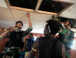 Yonif Raider 321 Kostrad Perbaiki Gereja Karunggame di Yigi