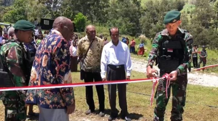 Satgas Yonif Mekanis 203/AK Resmikan Menara Lonceng Gereja Damai di Distrik Makki