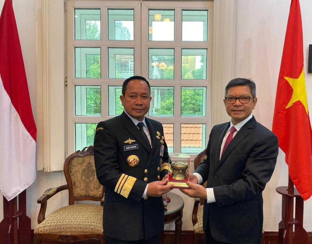 Bakamla RI Lakukan Kunjungan Hormat ke Dubes di Hanoi