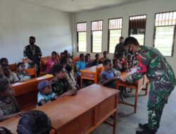 Tingkatkan Nasionalisme, Satgas Yonif RK 751/VJS Sosialisasikan Wawasan Kebangsaan dan Bagikan Alat Tulis