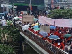 Massa Dukung SK Ephorus 791/L.27/V/2020 Datangi Gereja HKBP Cibinong