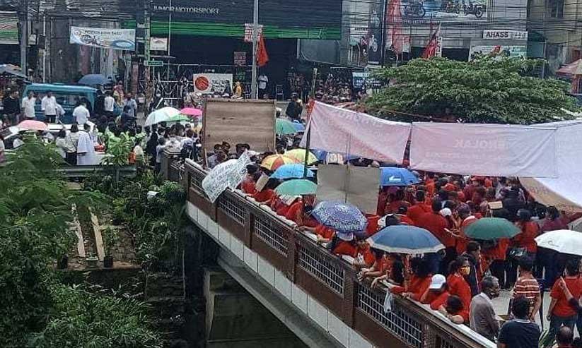 Massa Dukung SK Ephorus 791/L.27/V/2020 Datangi Gereja HKBP Cibinong