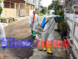 Cegah Covid-19, Satbrimob Banten Semprot Disinfektan di Perumahan Lopang