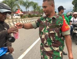 Kodim 1710/Mimika Bagikan Takjil Gratis Jelang Ramadhan, Ajak Masyarakat Isi Bulan Suci dengan Ibadah