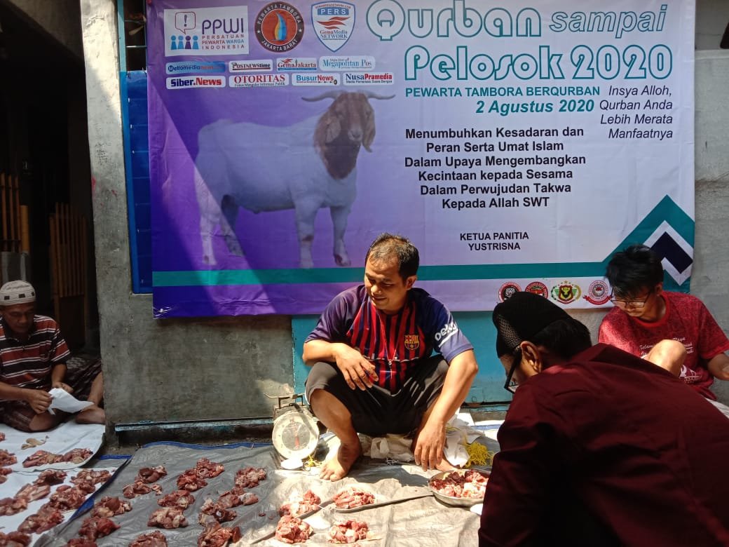 Wartawan Peduli Bagikan Daging Qurban di Hari Raya Idul Adha