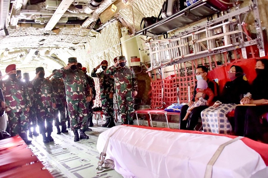 Jenazah Kopda Anumerta Dedy Irawan Dimakamkan di TMP Taman Bahagia Riau