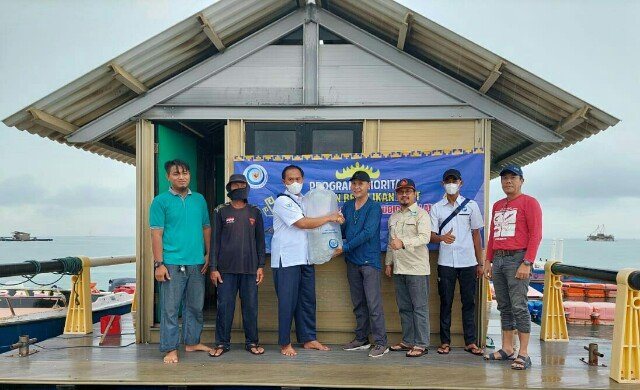 Serang Terima 12 Ribu Benih Ikan Bawal Bintang untuk Nelayan