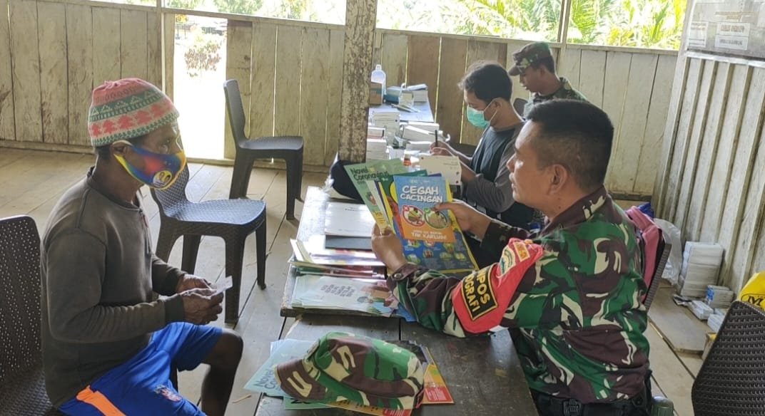 Satgas Pamtas Yonif 126/KC Gelar Pengobatan Massal untuk Papua di Perbatasan