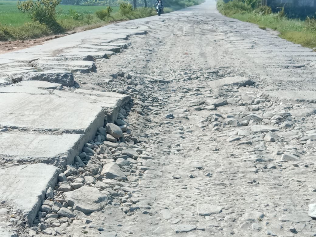 Warga Kecamatan Malimping Keluhkan Kerusakan Parah di Jalan
