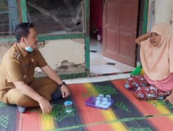 Camat Curug Kota Serang Kunjungi Warga Kurang Mampu Penderita Tumor