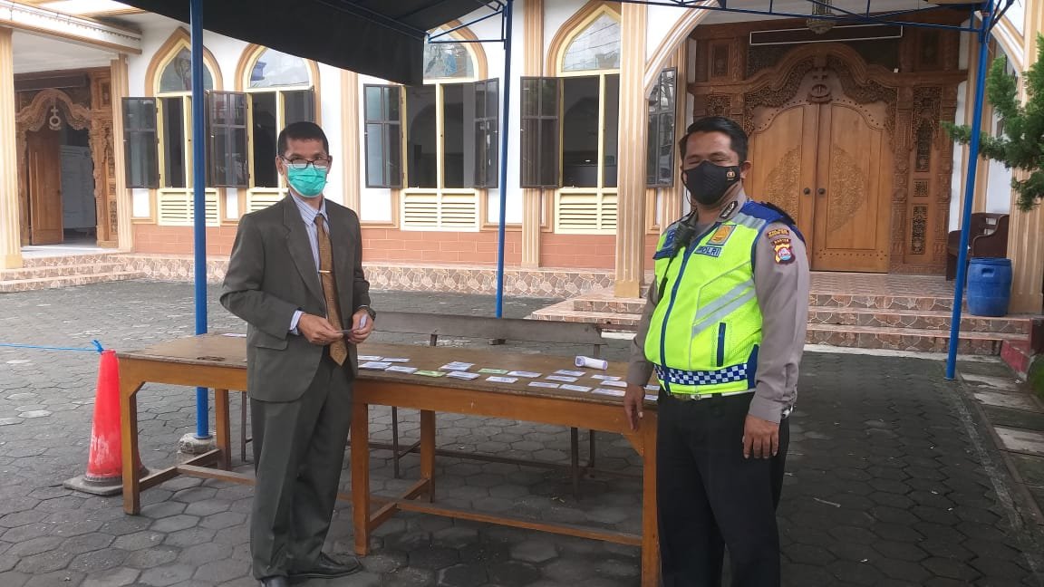Polsek Serang Lakukan Pengamanan dan Pengawasan Prokes di Gereja