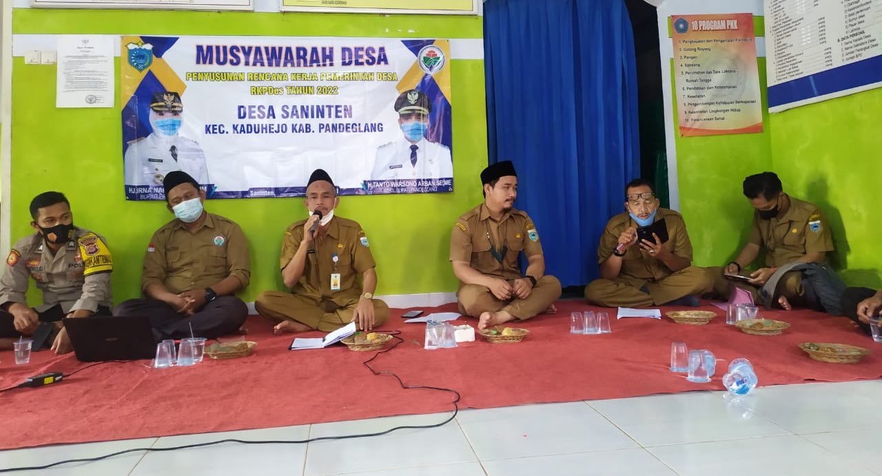 Bhabinkamtibmas Saninten Hadiri Musyawarah Desa