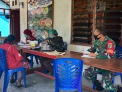 Babinsa Tanah Merah Pendampingi Posyandu Lansia